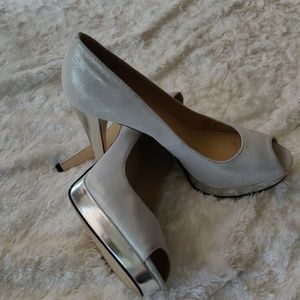 Peep toe metallic shimer